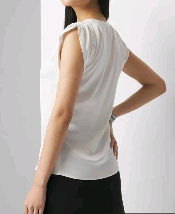White House Black Market V Neck Ruched Shoulder Shell Blouse Top IVORY NWT XS