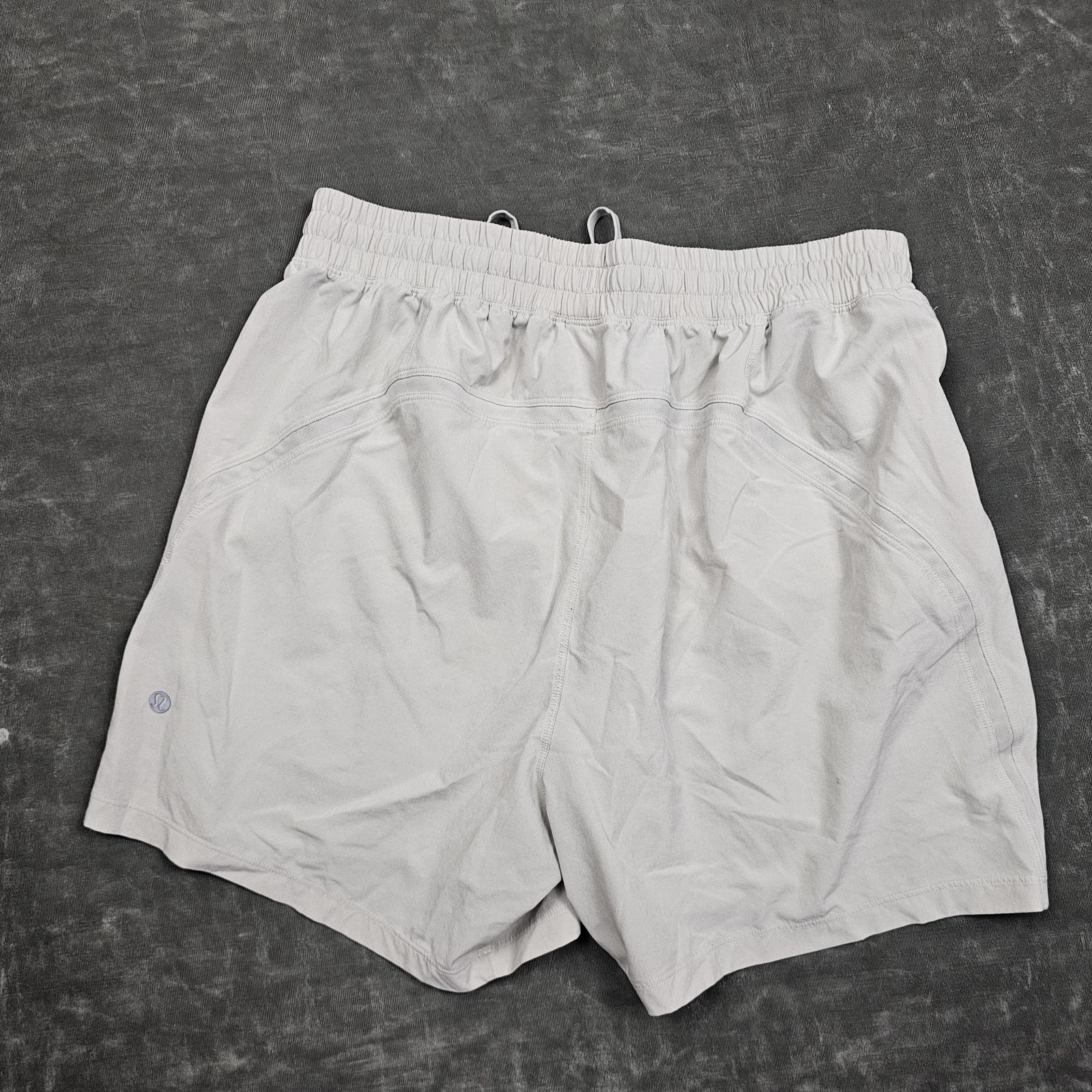 Lululemon Shorts Mens Large Cream 6in Inseam Unlined Running Pace Breaker Gym