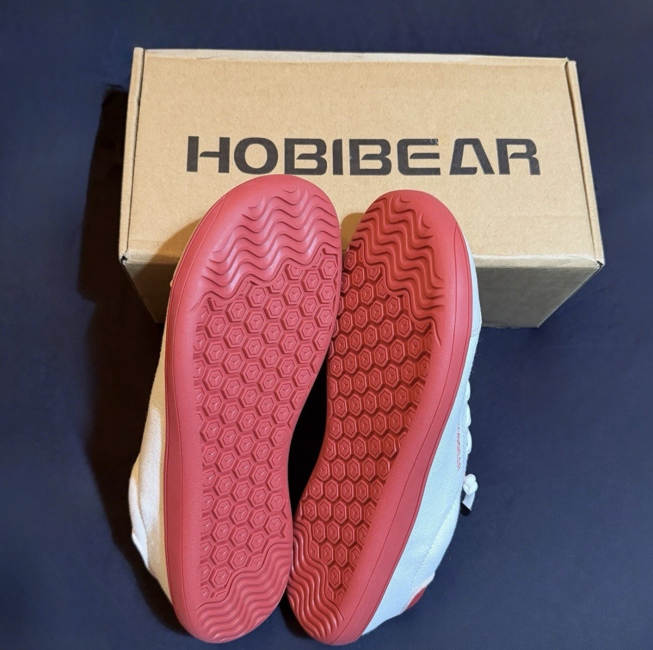 HOBIBEAR Barefoot Low Top Lace Up White Red Athletic Sneakers EU 39 New In Box