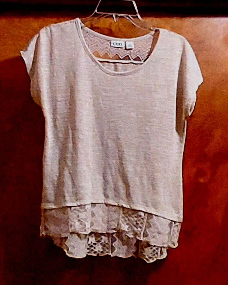 Cato Cap-Sleeve, Scoop-Neck Top Sz M, Lace Yoke in back and 3.5″ lace hem, Beige