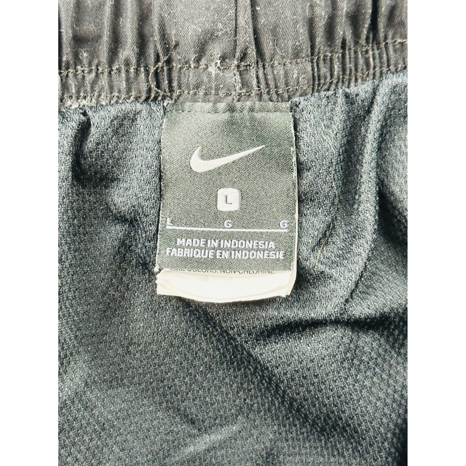 Nike Swim Trunks Men L Green Core Contend 8″ Volley Colorblock Athletic NESS7421