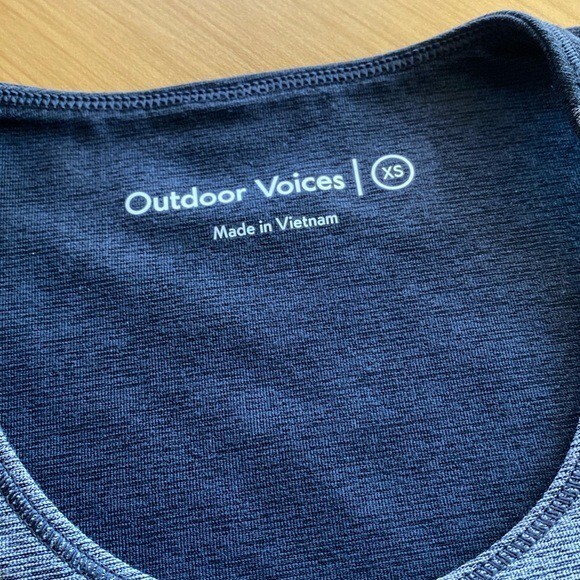 OUTDOOR VOICES Tritone Slashback Crop Top Sports Bra Gym Yoga Workout