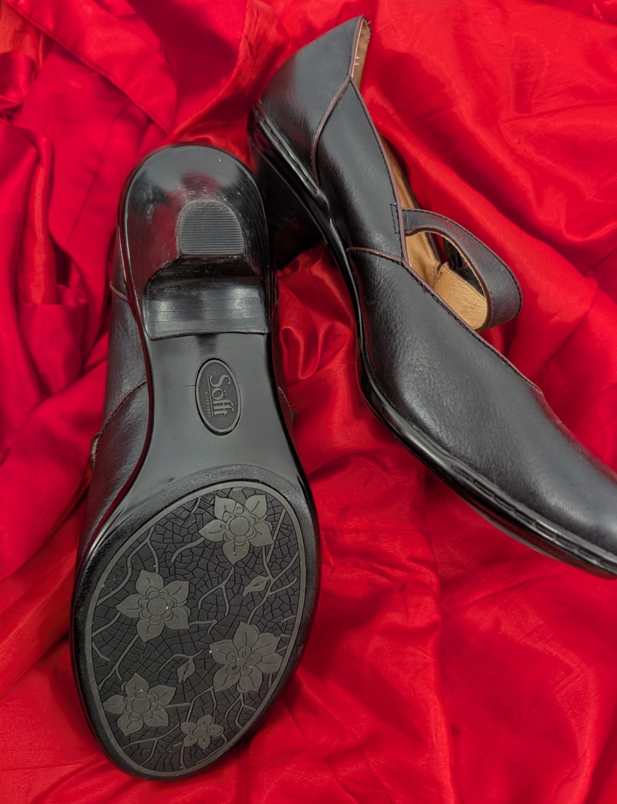 Sofft Black Mary Jane Pumps with Floral Strap Accent 9.5 W