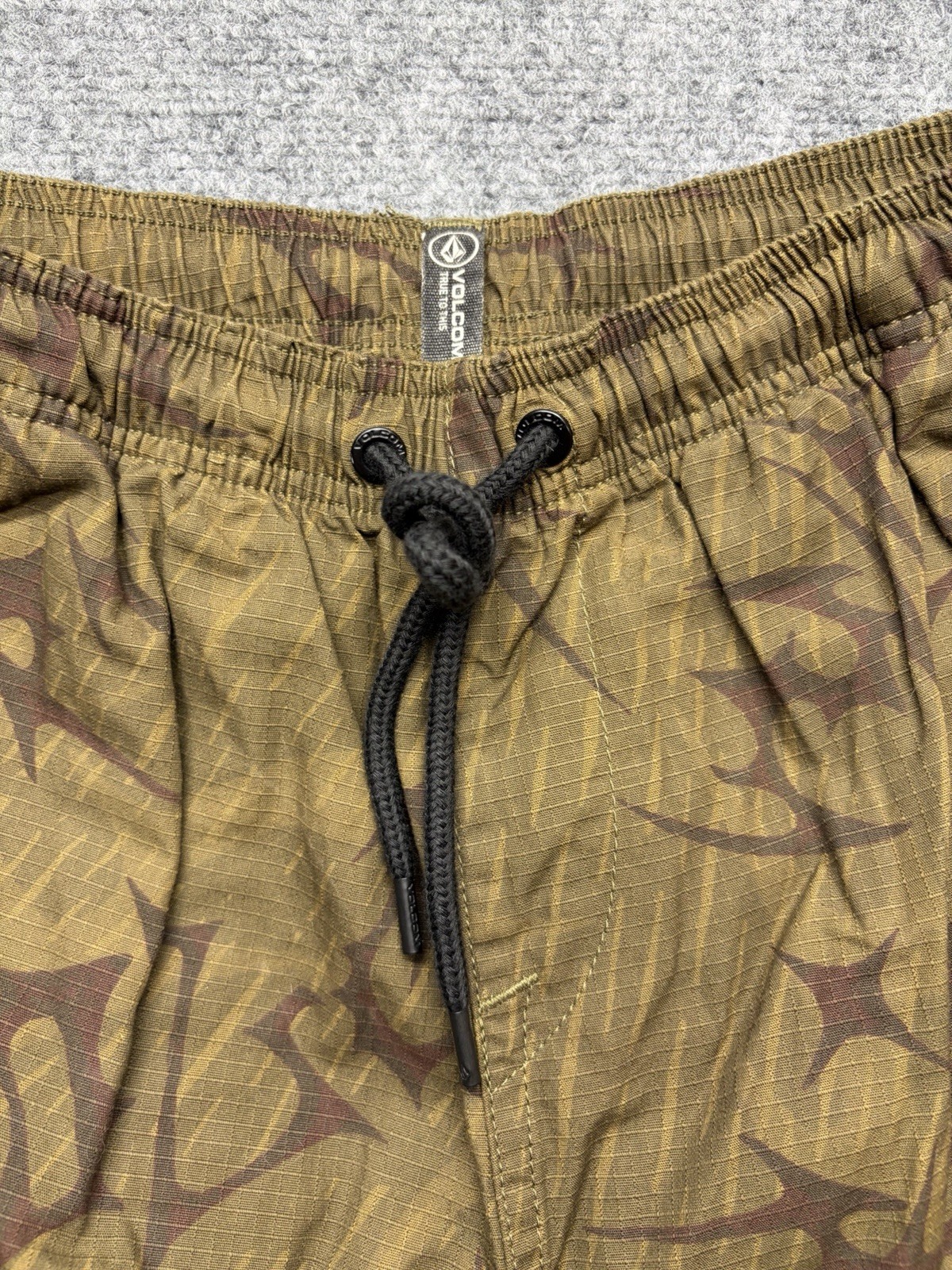 Volcom Men’s Small Olive Green Tribal Print Elastic Waist Pants Cargo Casual