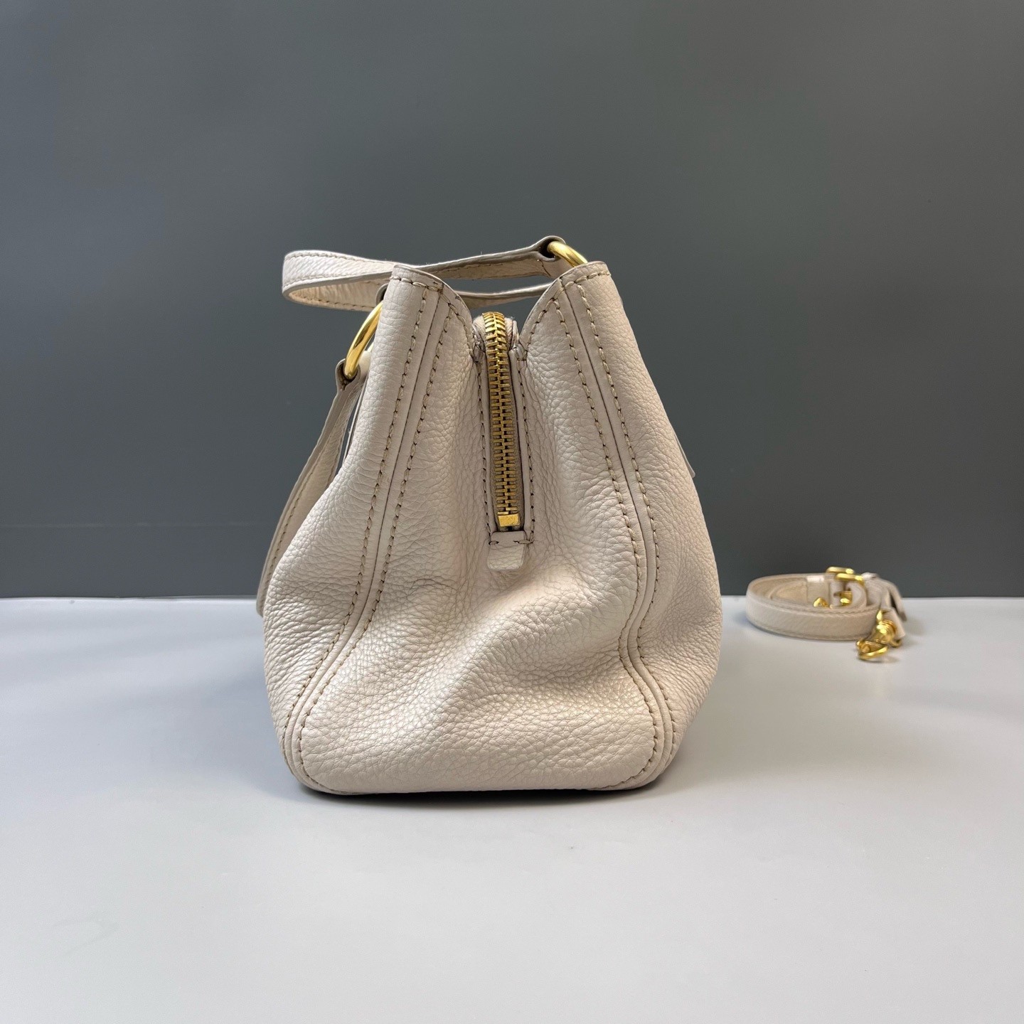 Miu Miu Pre-Owned Authentic Crossbody Bag Off White 28*24*14