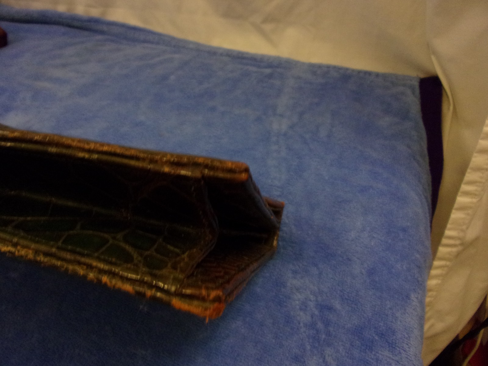 Vintage La Jeunesse Olive Alligator Skin Lucite Clasp Clutch RARE