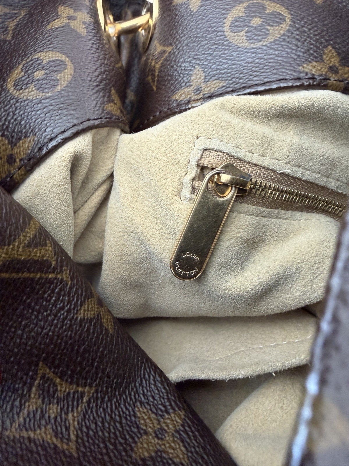 Authentic Louis Vuitton Artsy Monogram MM