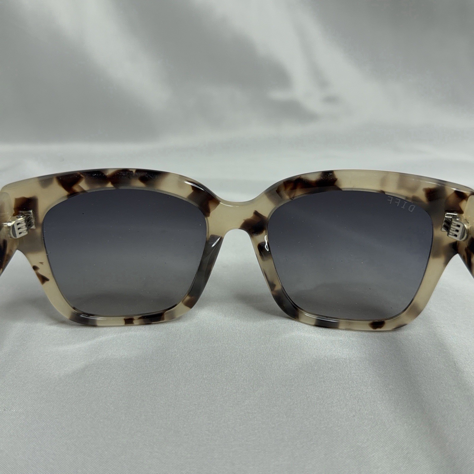Diff Eyewear Bella II Cream Tortoise Frame Grey Gradient Lens Cat Eye Sunglasses