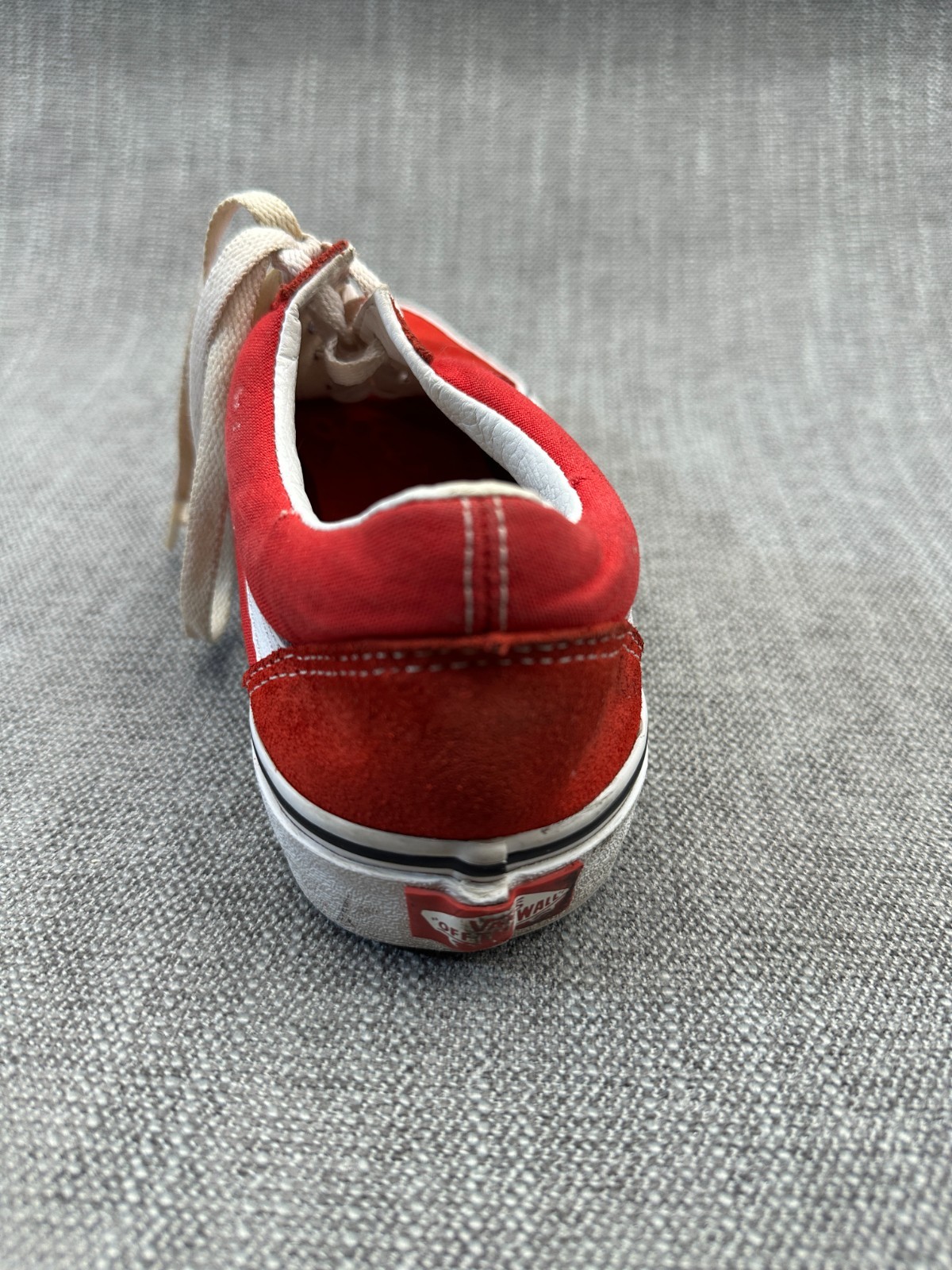 Vans Old Skool Unisex M7.5/W9 Skateboarding Shoes Red Suede Athletic Sneakers