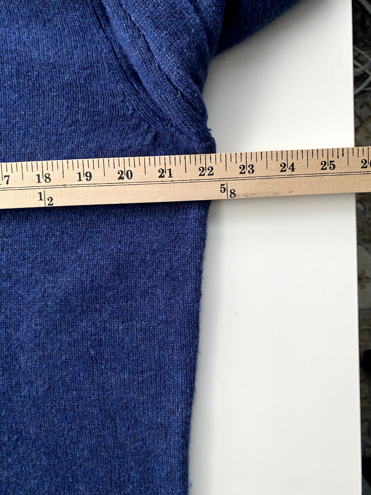 Lambswool, Navy, Black Brown 1826 Men’s V-Neck Sweater Sz M