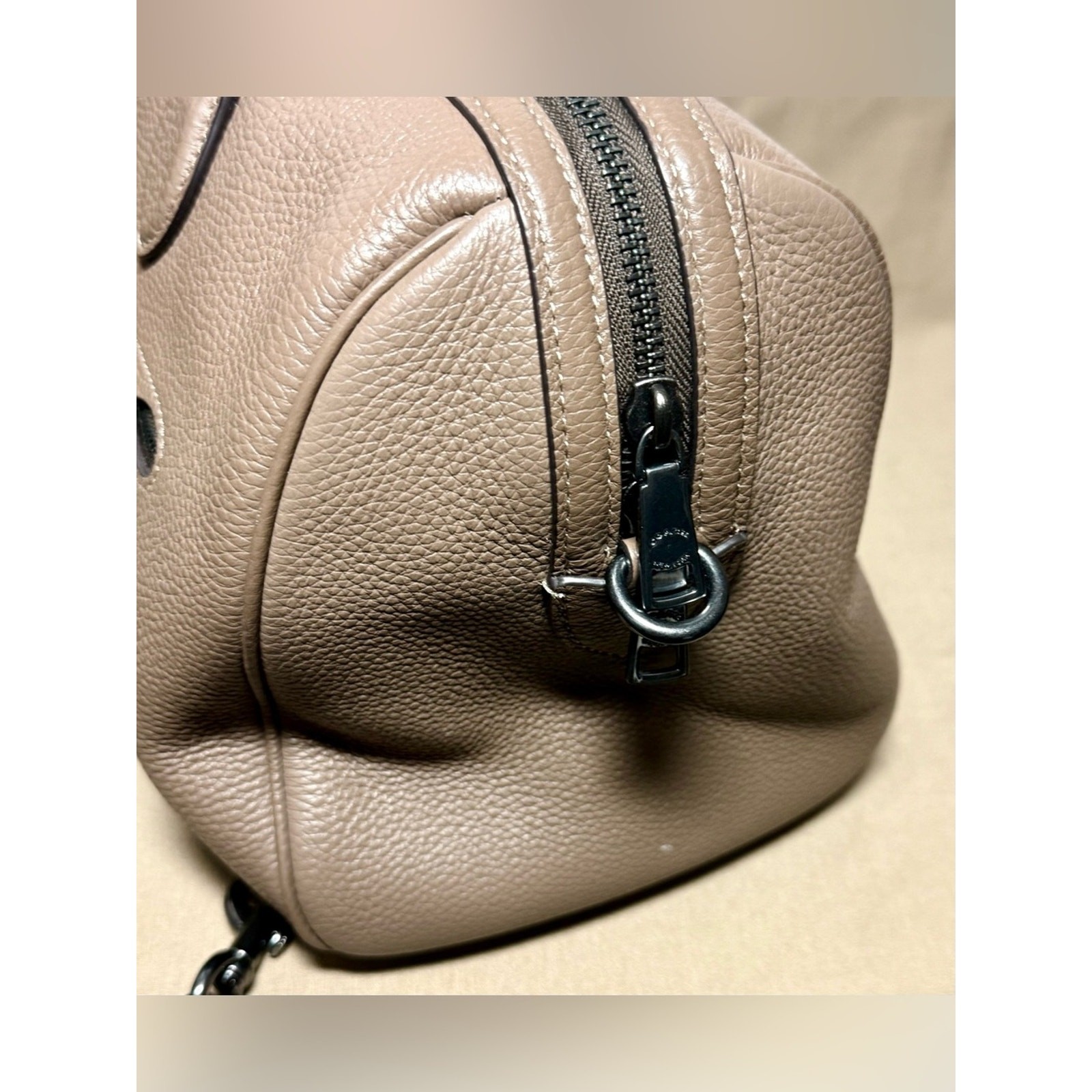 Coach Large Rowan in Sandstone with Gunmetal Hardware | Pebbled Leather | CV960