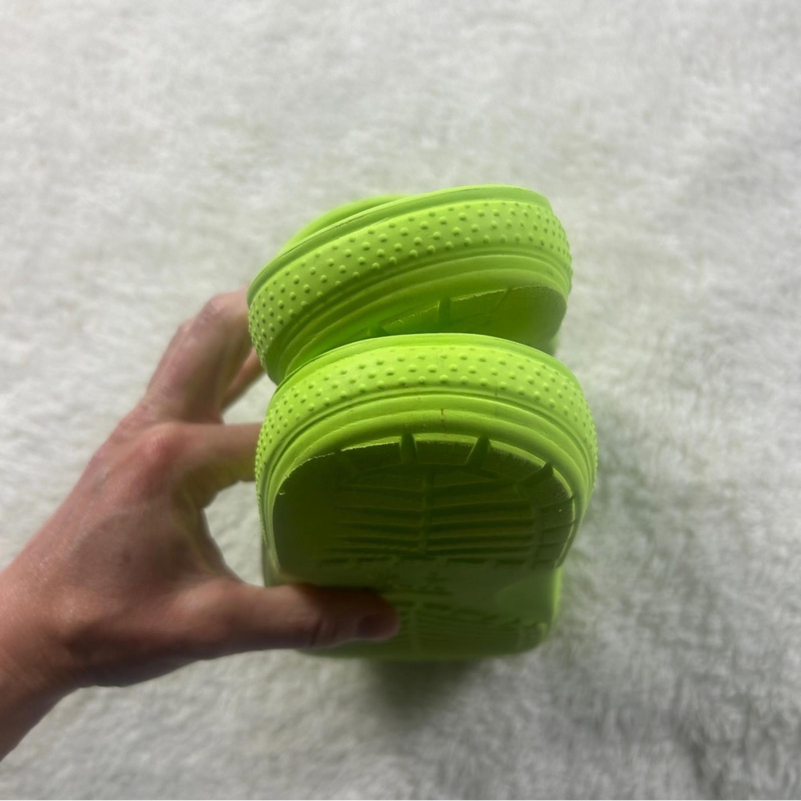 Crocs Classic Slide Sandals Neon Lime Green Unisex Lightweight Pool Shower Shoes