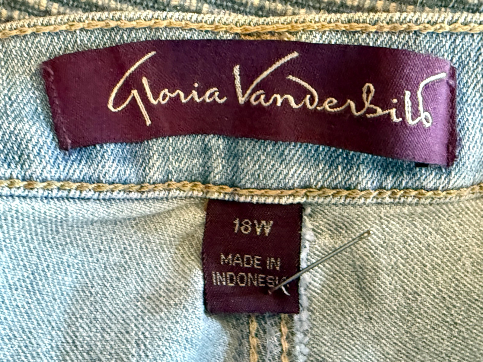 Women’s Gloria Vanderbilt Amanda Size 18w Stretch Jeans with Jeweld Pockets