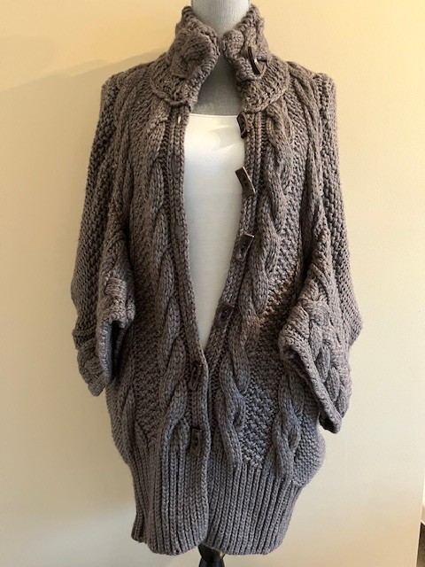 BIANCO&BLUE CABLE KNIT BUTTON UP LONG SWEATER SIZE SMALL/ MEDIUM IN DARK GRAY