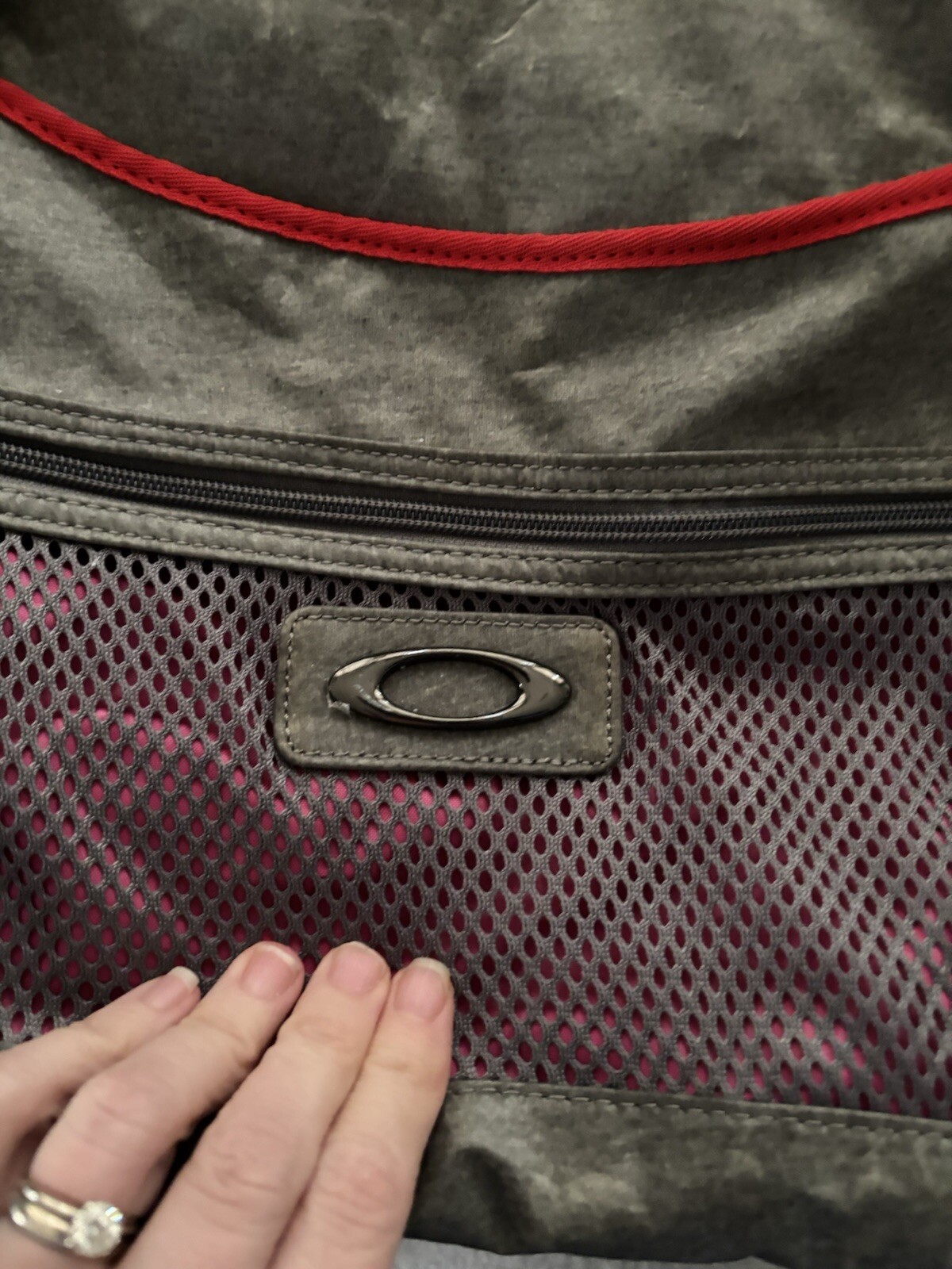 OAKLEY WOMEN’S PERFORMANCE DUFFEL GRIGIO SCURO TRAVEL BAG ZIPPER Gray Pink