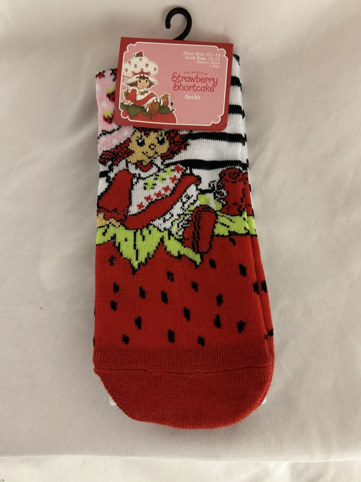 1 PAIR STRAWBERRY SHORTCAKE SOCKS**NEW**SHOE SIZE 6 1/2 – 12