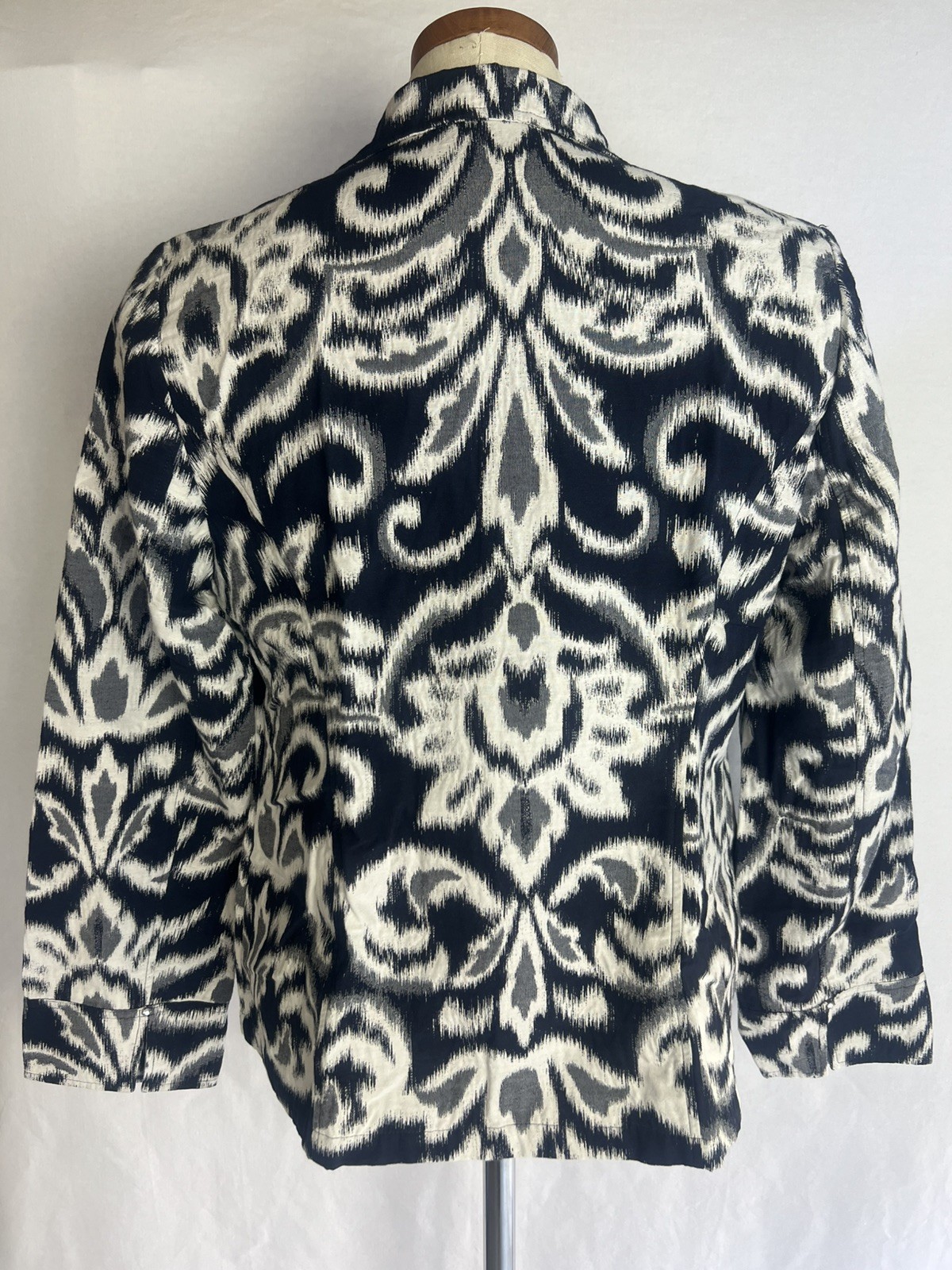 Chico’s Womens Jacket Size 1 Sm Open Front Navy Grey Cream Sher Ikat Jacquard