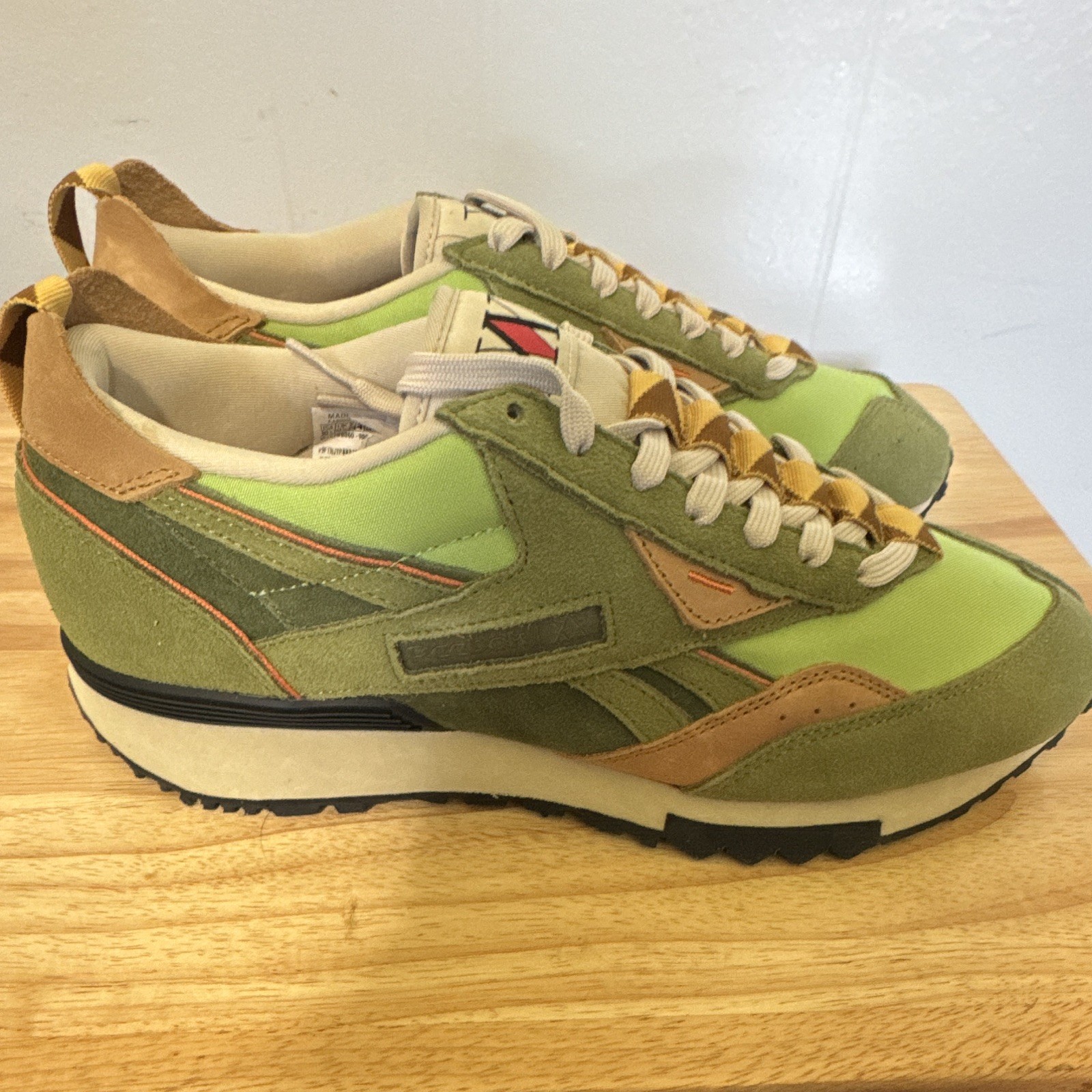 Reebok 10.5 Hunter x Hunter LX2200 Gon Suede Sneakers Green/Tan
