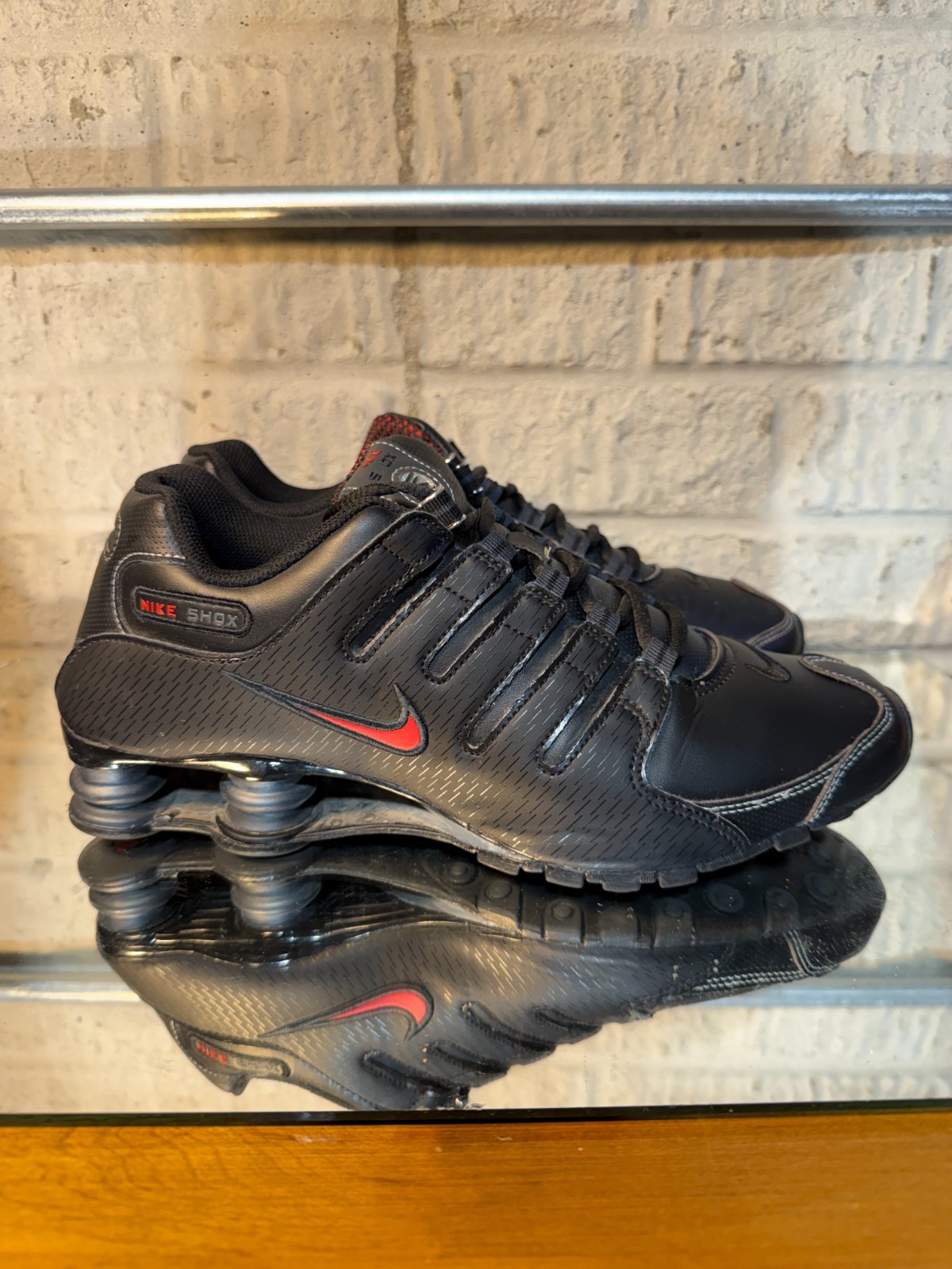 Nike Shox NZ Black Varsity Red Mens Running 378341-017 VNDS Sz 9.5