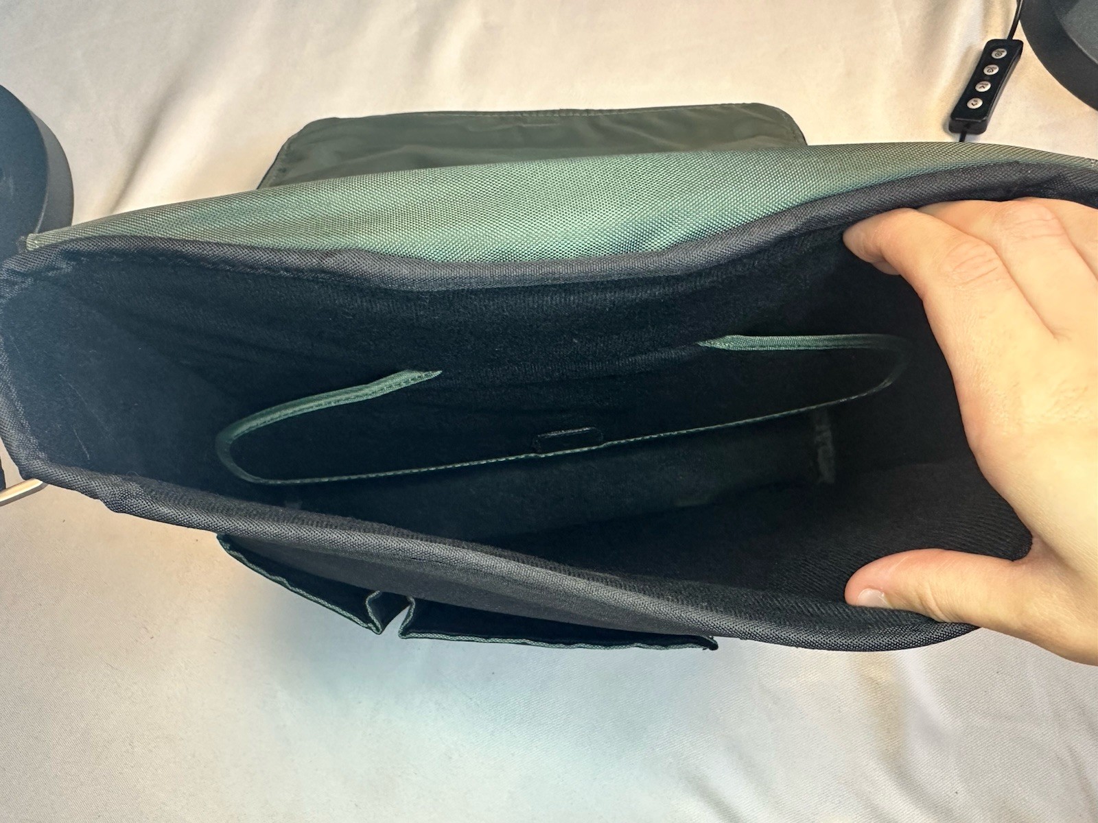 Bose Black Messenger Bag Adjustable Shoulder Strap Pockets Medium