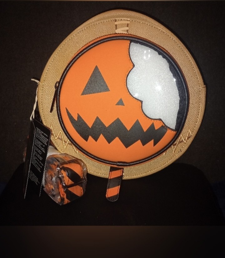 NWT Loungefly Trick ‘r Treat Sam Round Jack-O’-Lantern Crossbody Bag Zip Strap