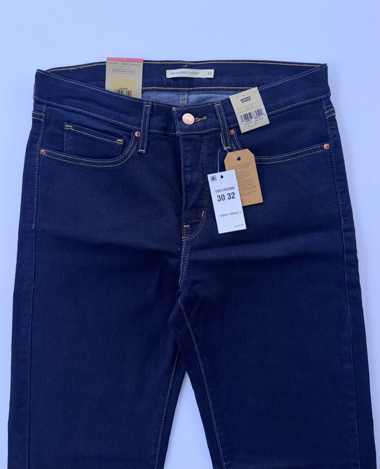 Women Levi’s 314 Shaping Straight Jean Stellar Stretch Dark Wash Blue 30×32 NWT