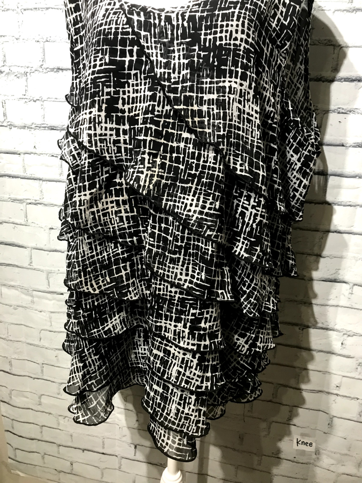 Avenue, Women 26/28 (Plus 3X-4X Bust 56″) Black Flowy Chiffon Ruffle Tank Blouse
