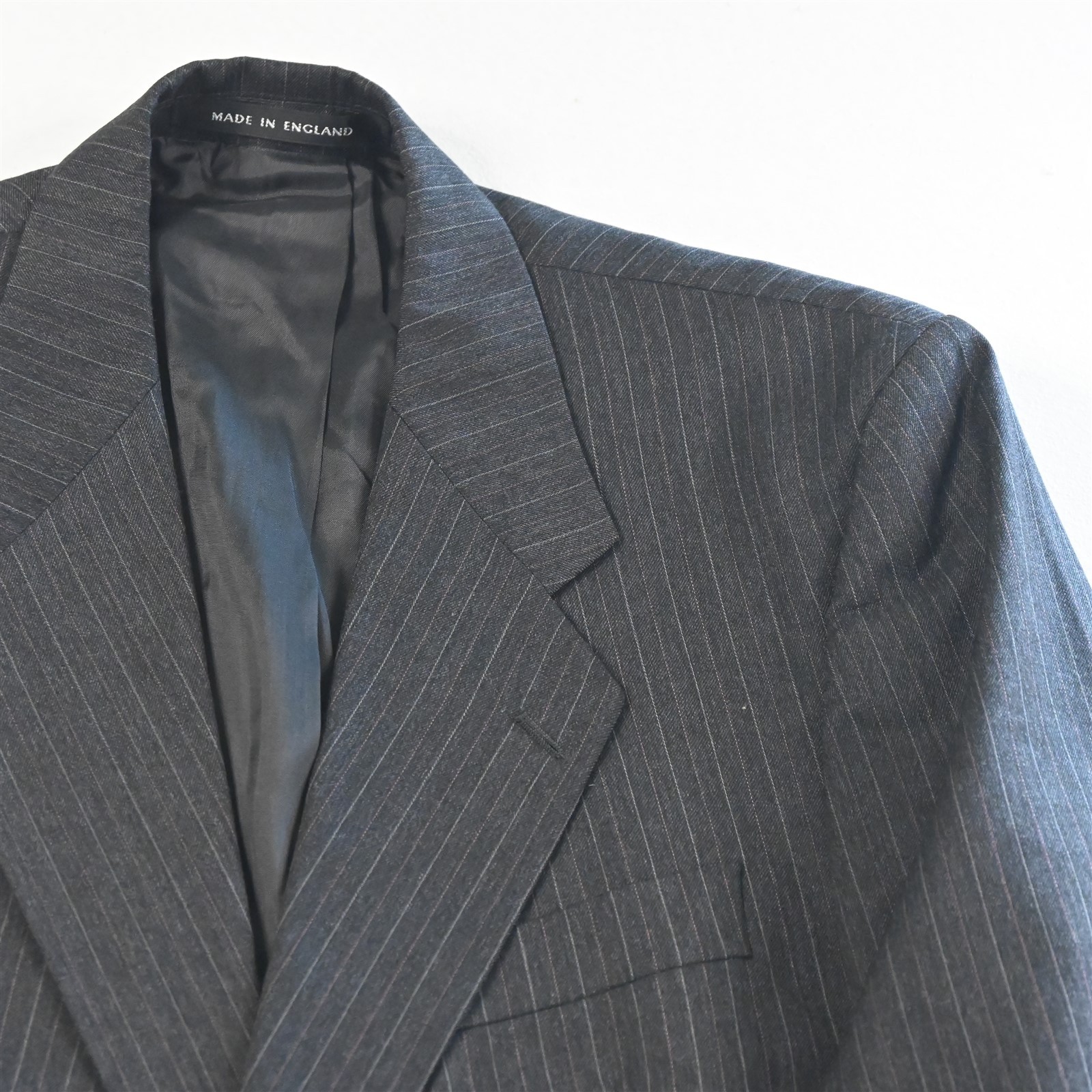 Alexandre 40S 33×30 Gray Striped Super Fine Trevira Mens Jacket Pants Suit