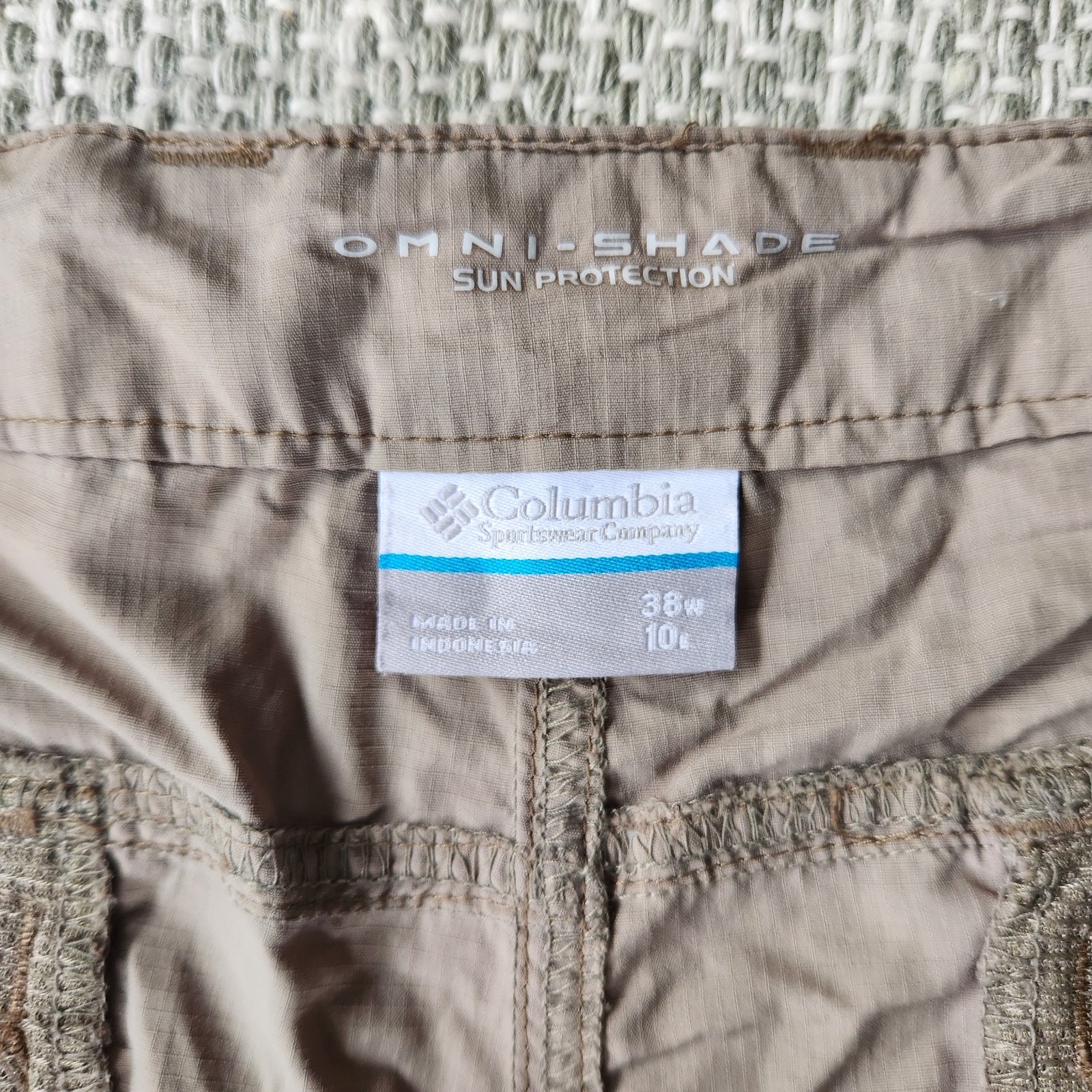 Columbia PFG Omni-Shade mens Beige Solid Cargo Shorts Size 38 Regular