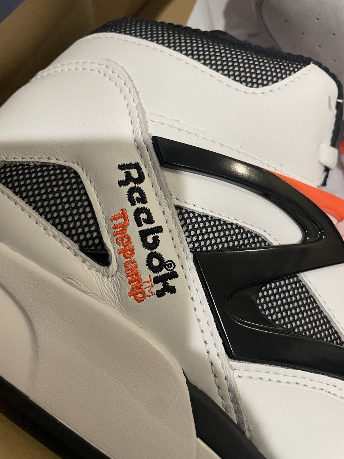 New Men’s Reebok Pump Omni Zone II 2025 Retro — Wht/Blk/Wild Orange — Size 10
