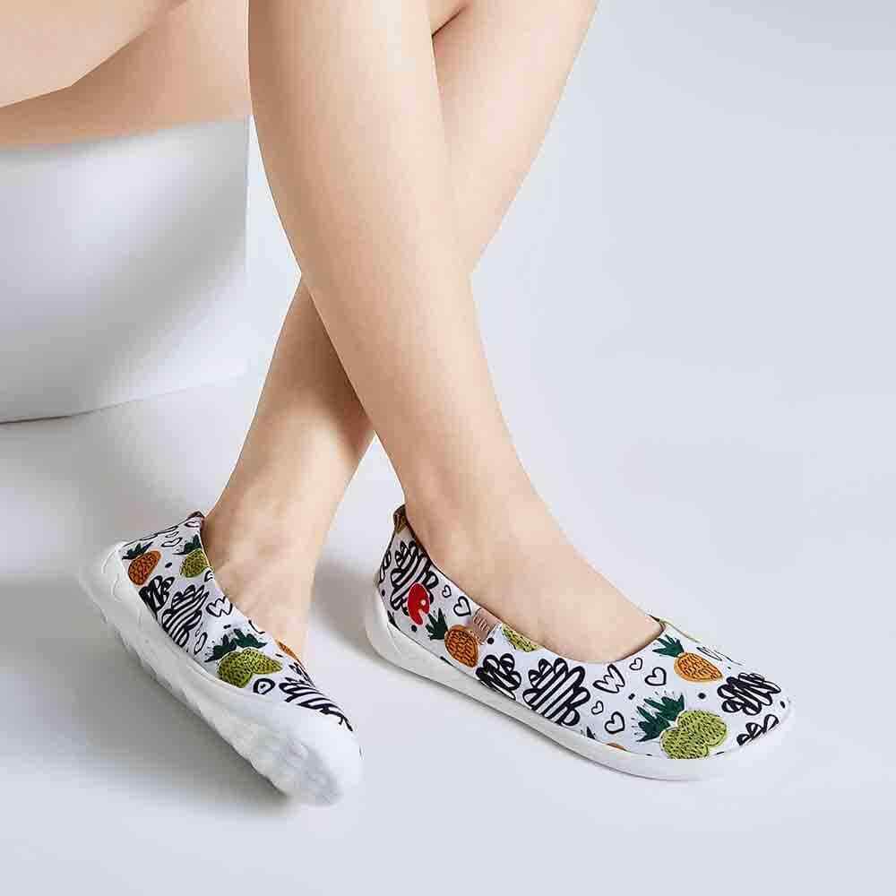 Women Size 5-12 NWT UIN Slip On Shoes Canvas Comfortable “Sweet Pineapple”