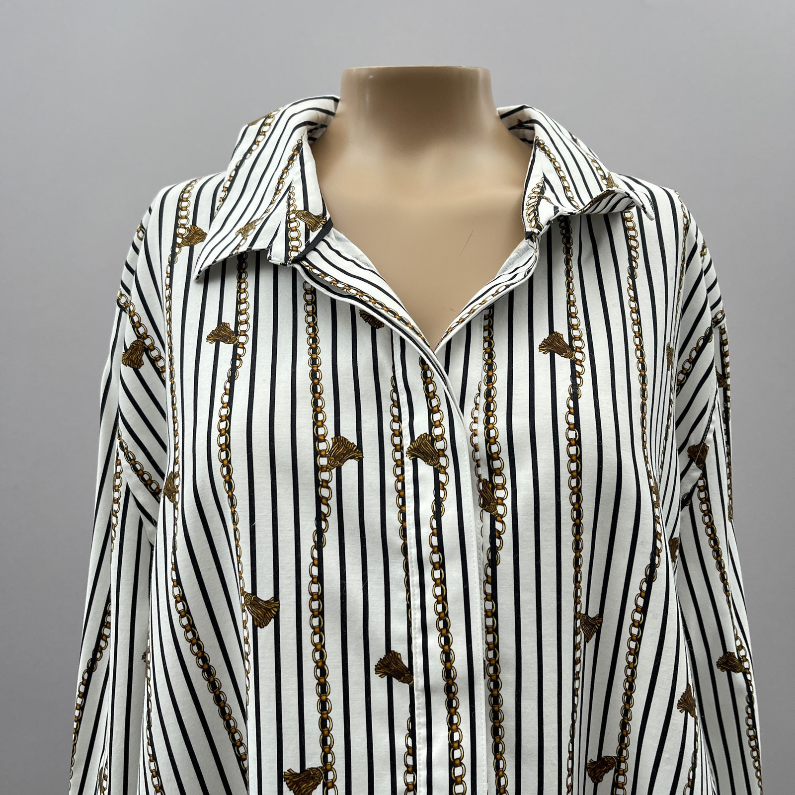 Chico’s Top Women 3.5 XL = 18 Tassel Chain Print No Iron 1/4 Button Tunic Office