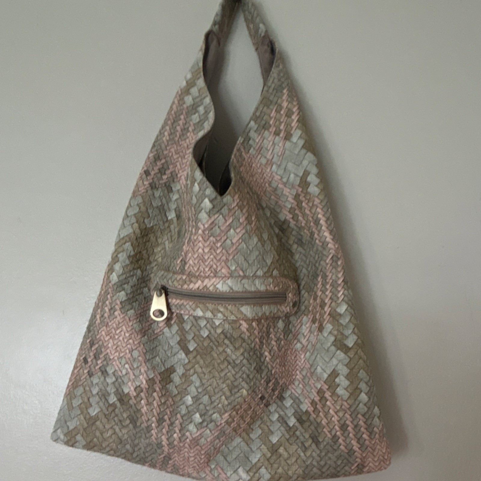 Woven Pattern Beige Pink Gray Hobo Shoulder Bag Tassel Accent Magnetic Zip
