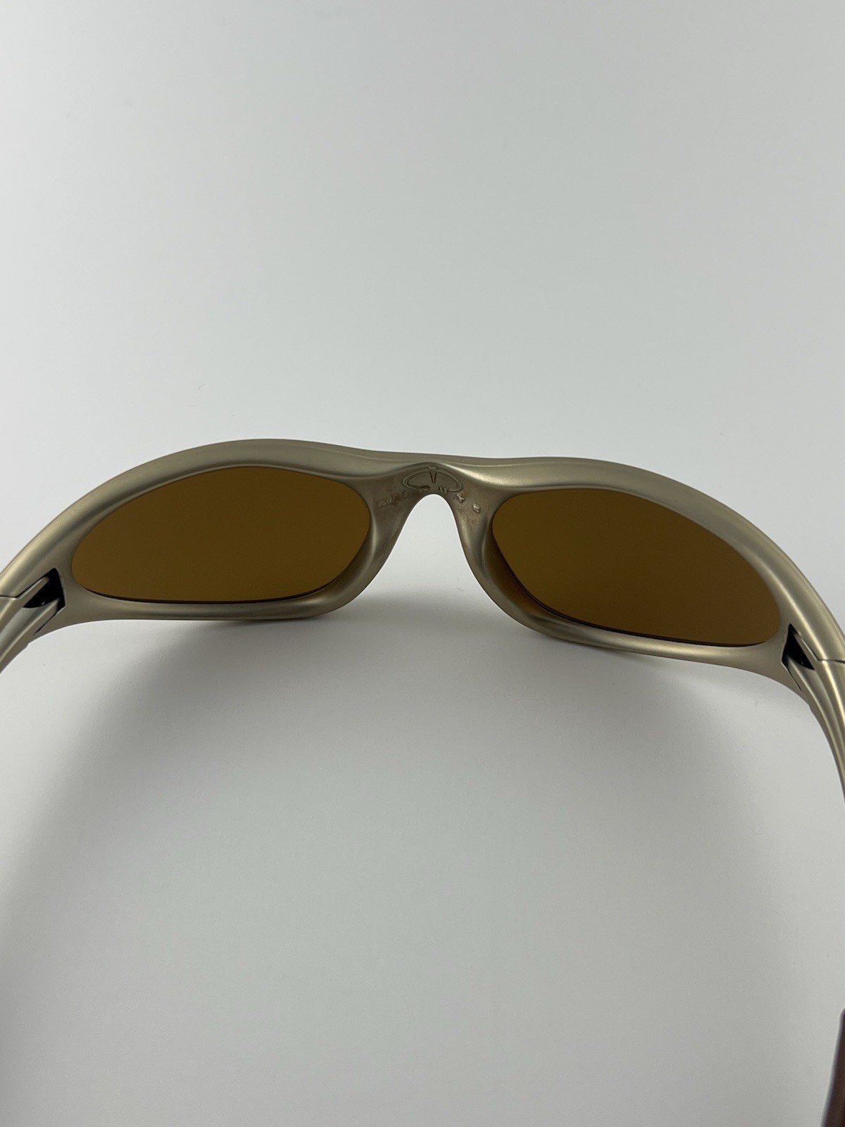 Oakley Minute 1.0 FMJ Platinum Frame Gold Iridium Lens Rootbeer Ear 04-082 XX