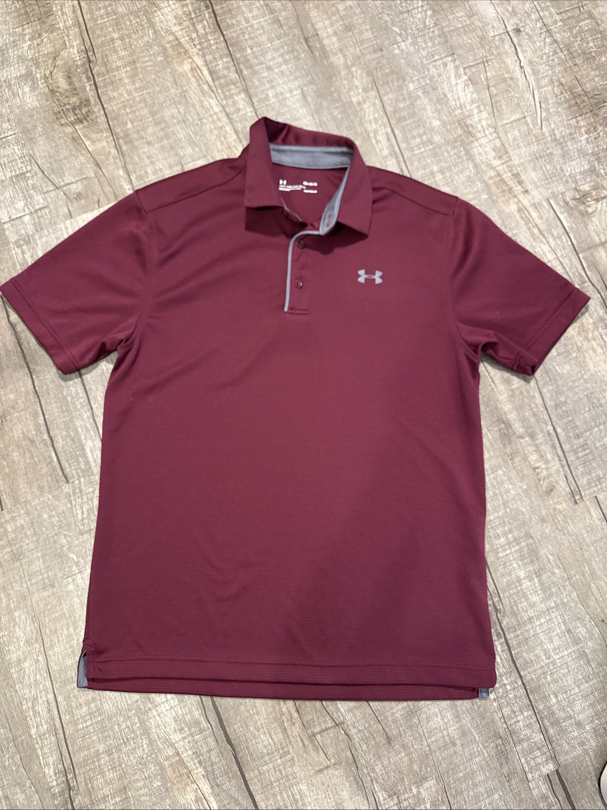 Under Armour Men’s Loose Heatgear Maroon Short Sleved T-Shirt Size Medium