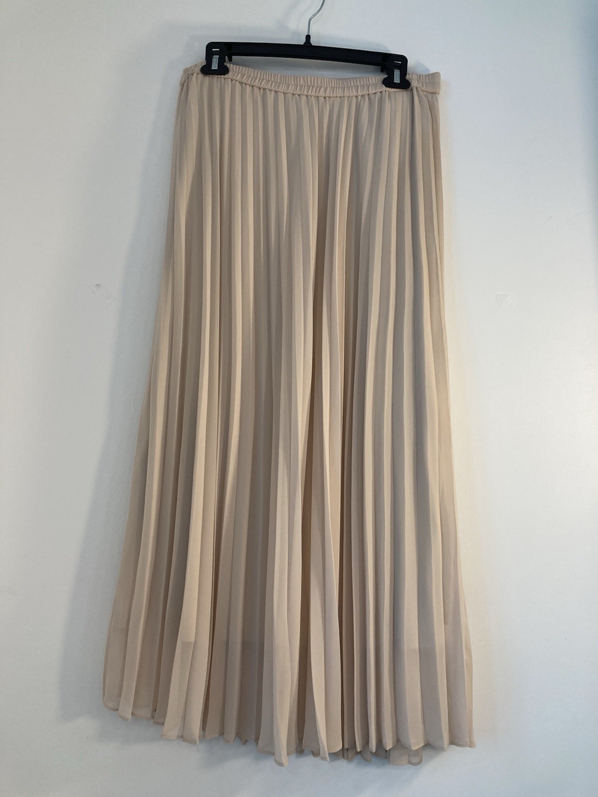 UNIQLO Pleated Beige Chiffon Long Skirt Size 2 Polyester Elastic Waist