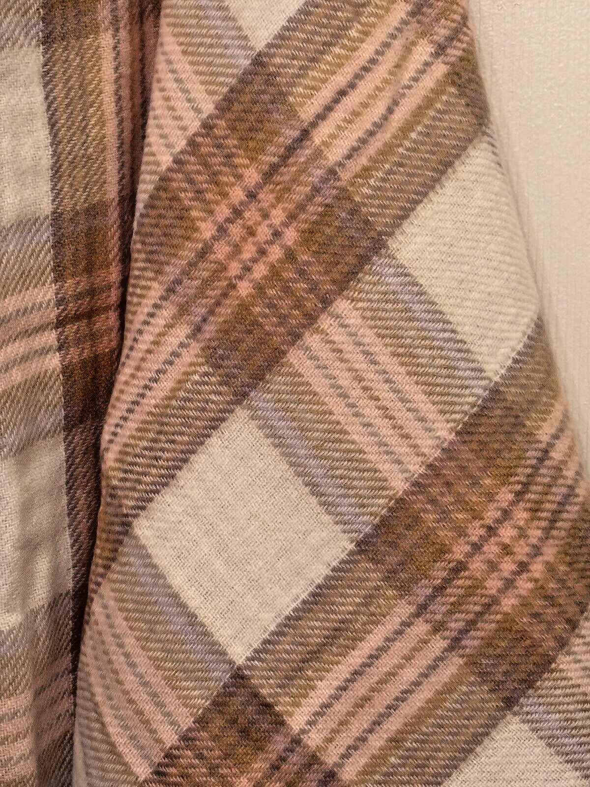 Wrap/Blanket 34”W x 70”L Plaid Ivory Tan Pink Attention Warm Cozy OSFM NWT