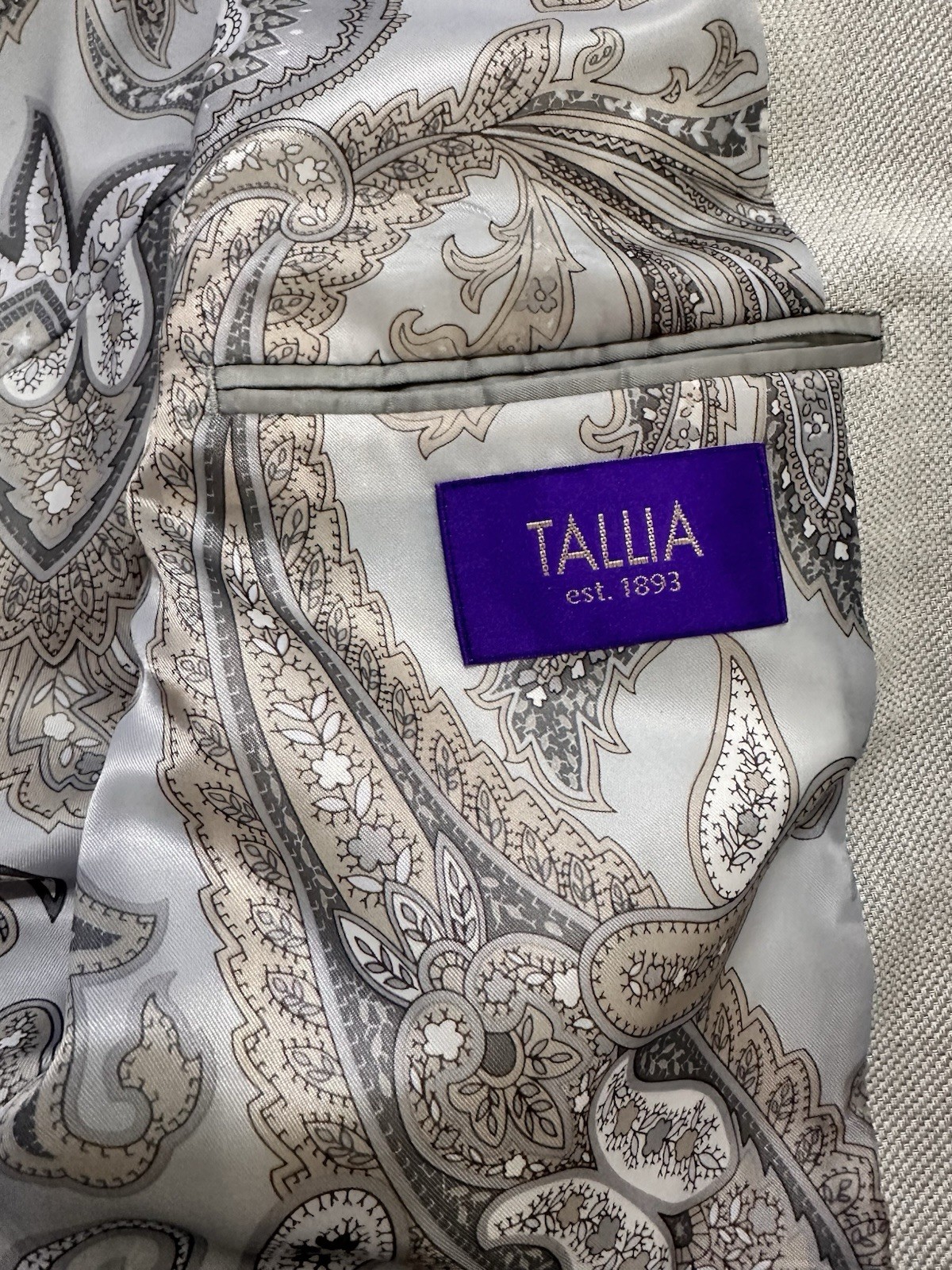 Men’s Tallia Polyester Blend Two Button Light Gray Sport Coat Size XL