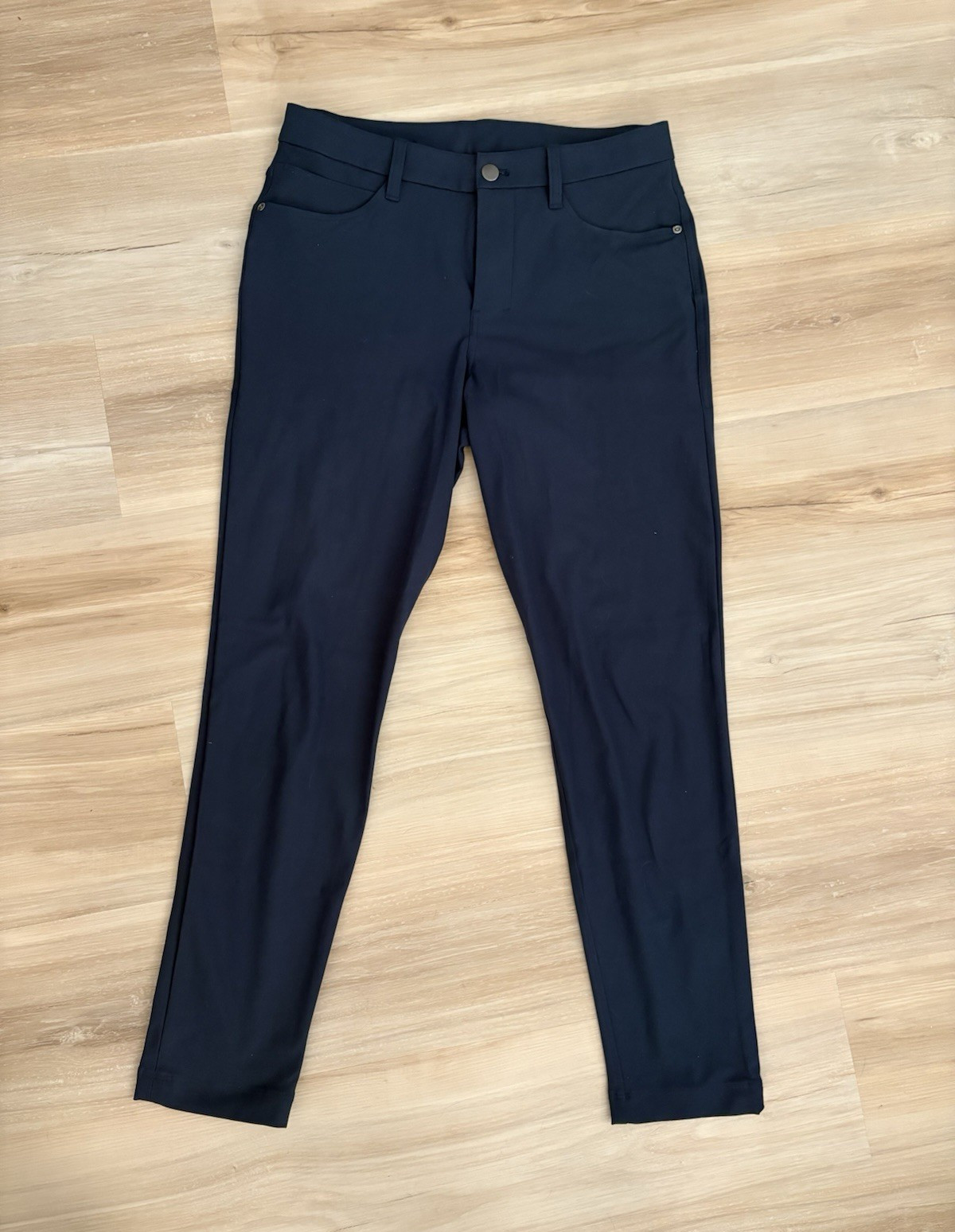 Lululemon men’s pants navy 28×28 inseam lightly used in excellent condition slim