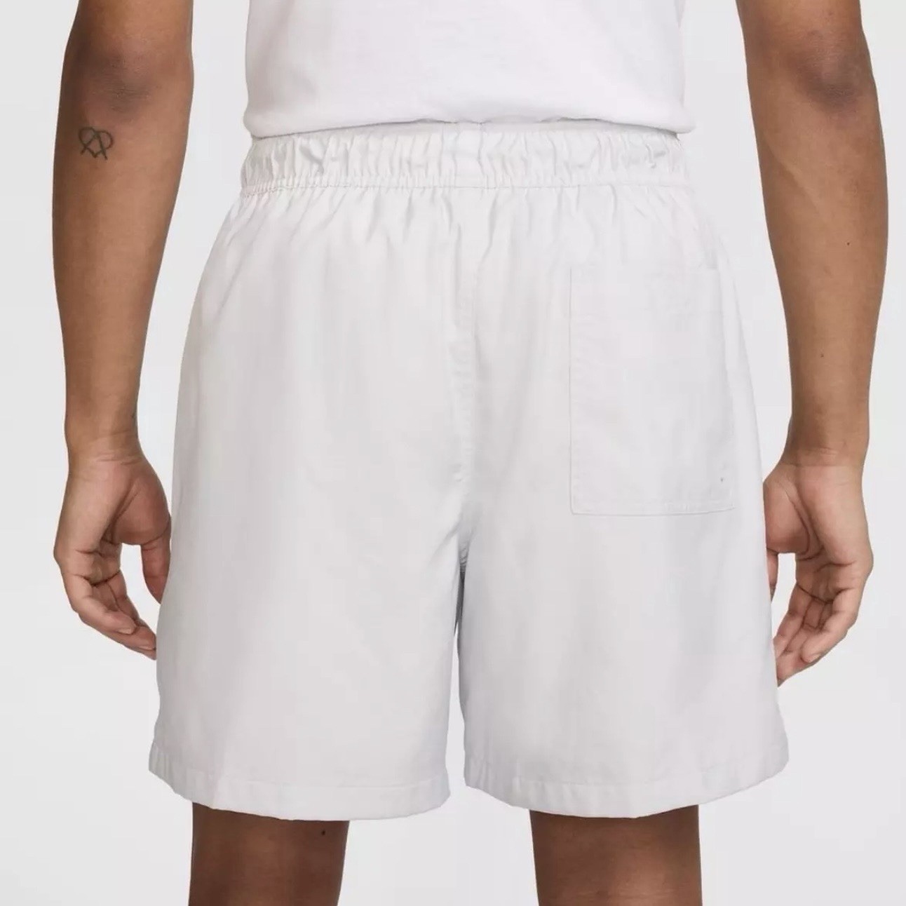 Nike Men’s Club Woven Flow Shorts Athletic Photon Dust White Size Medium New