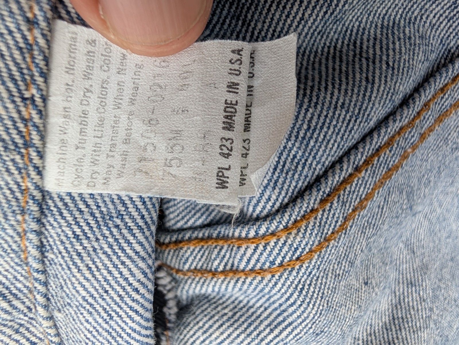 vintage Levi’s denim jacket USA made slim fit 40l