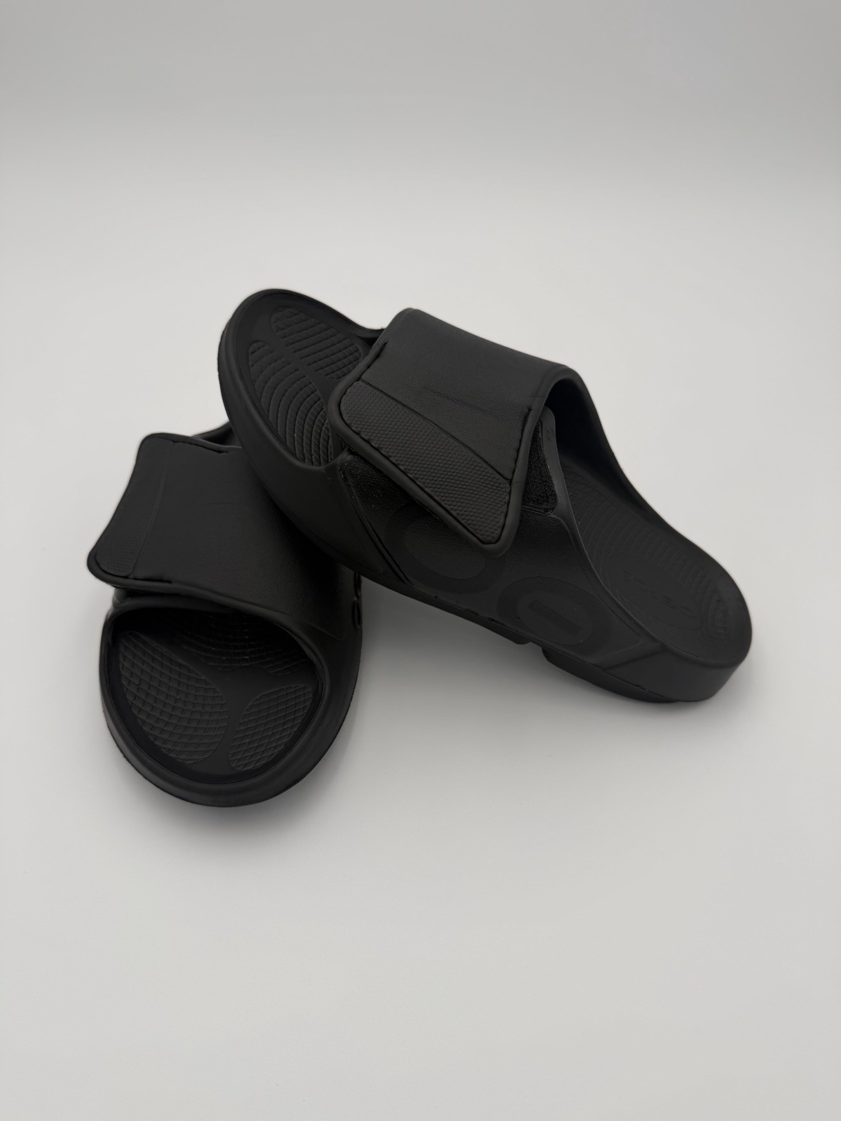 Oofos Ooahh Sport Flex Slide Unisex Sandals – Matte Black Size M 6/ W 8