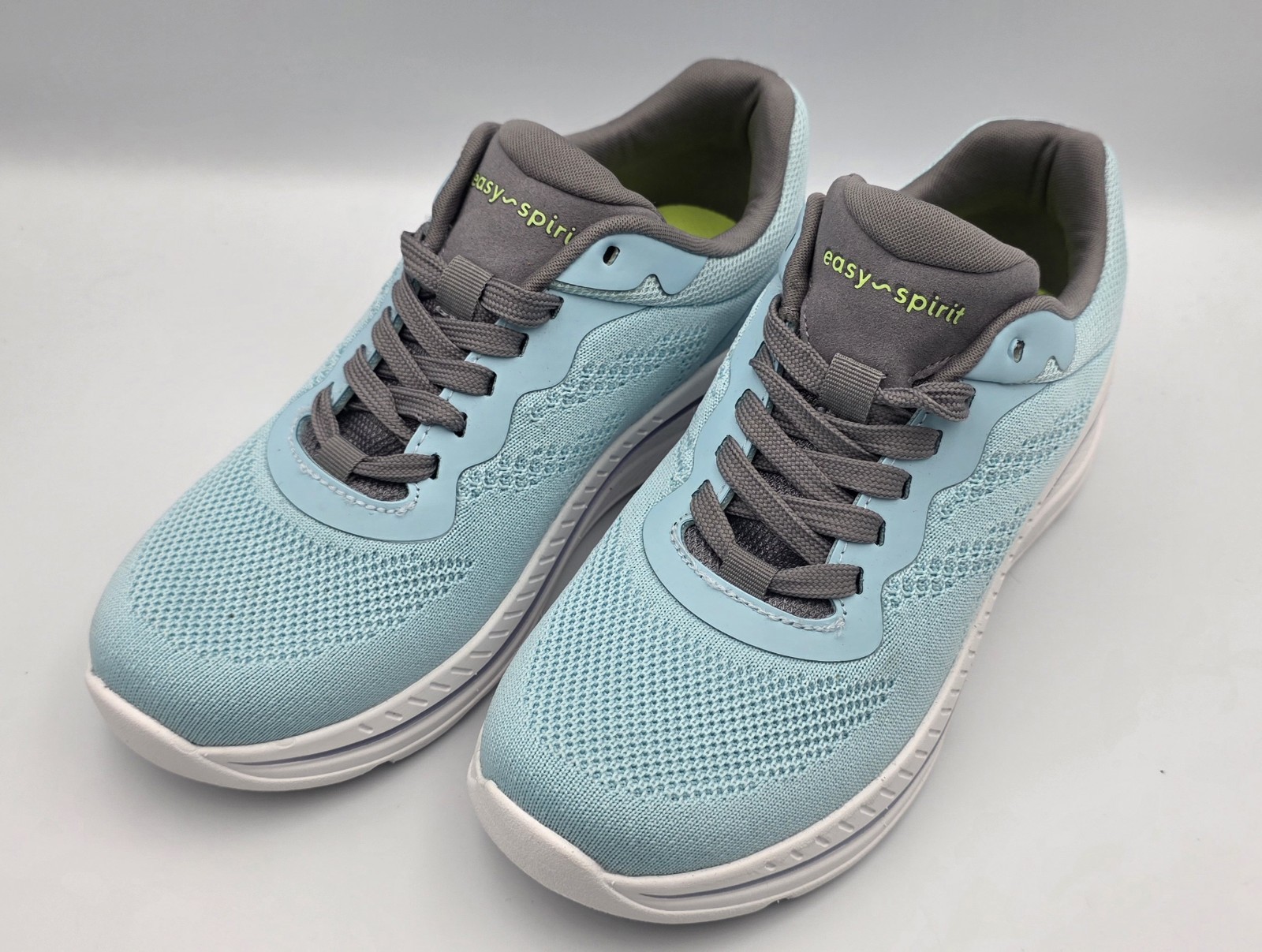 Women’s Pippa Sneaker Size 6.5