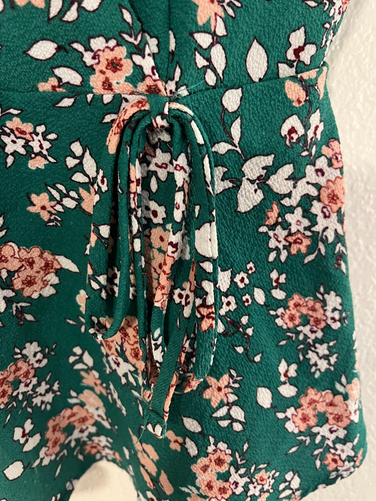 Monteau Women’s M Medium Green w Peach/White Short Sleeve Tie Wrap Flutter Shirt
