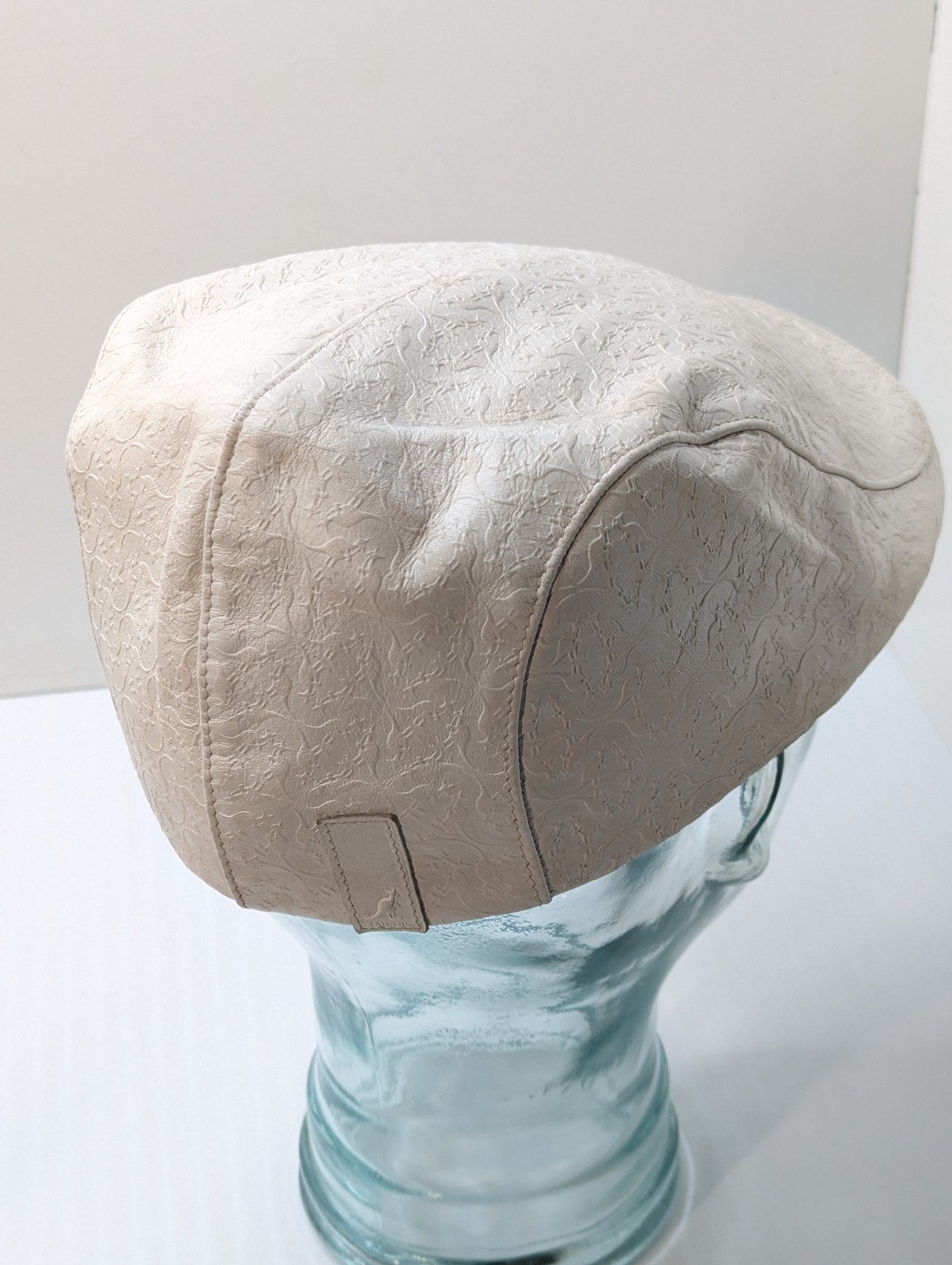 Kangol Kanganude Emb White Leather Flat Hat Cap Kangaroo Print Size Medium RARE