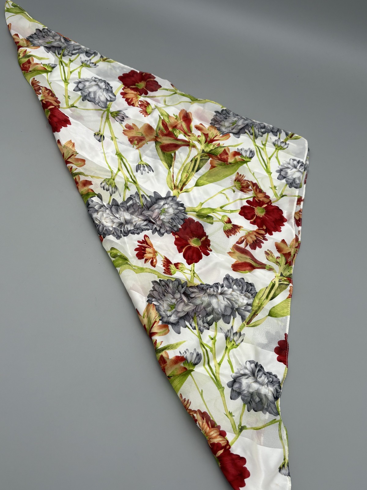 Kenneth Cole Handkerchief Floral Design New York 20″ x 19.5″ All Silk Womens