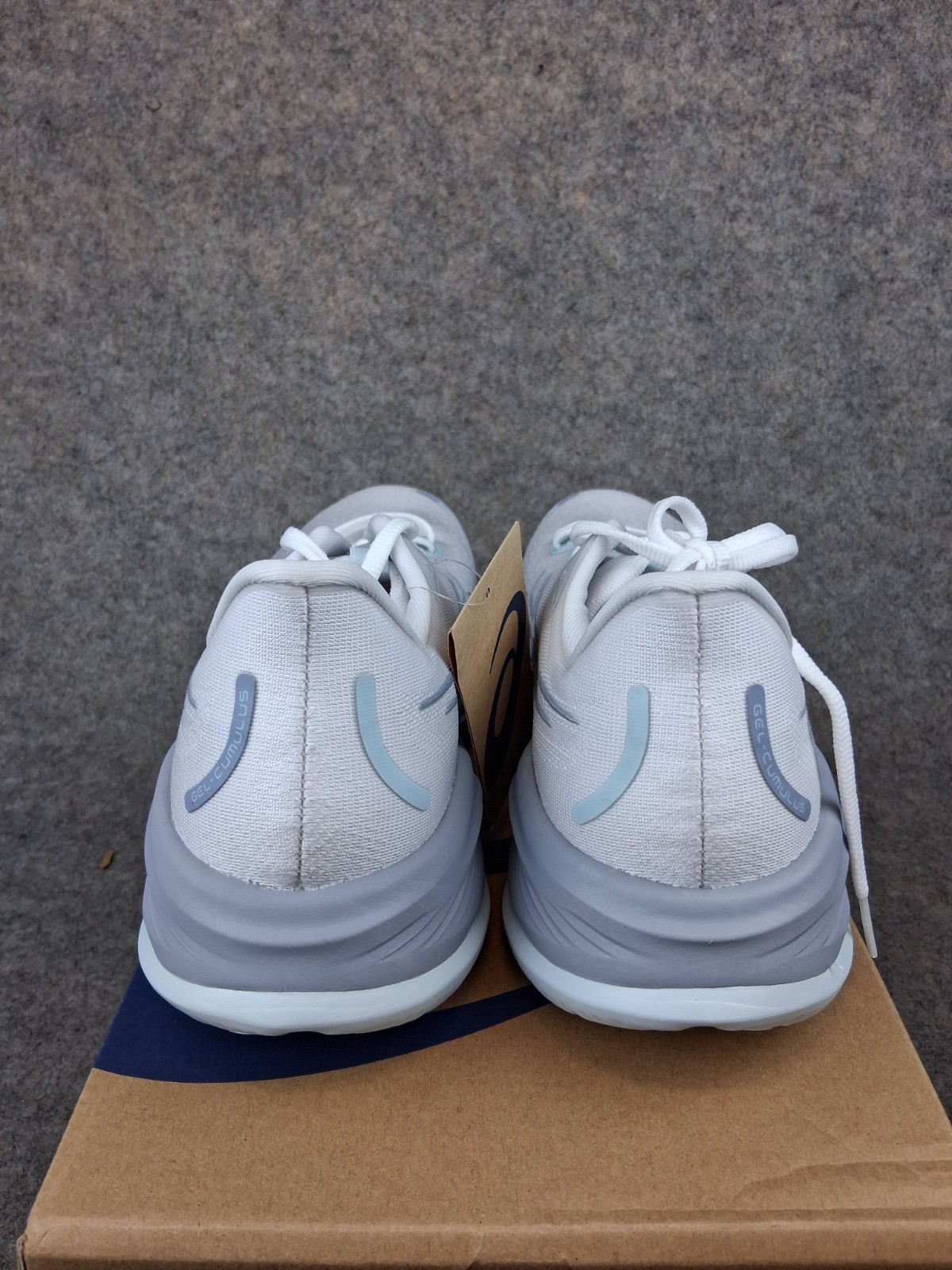 Size 10 – Asics Gel-Cumulus 26 Mens Wide (2E) White/Cool Gray 1011B793-102