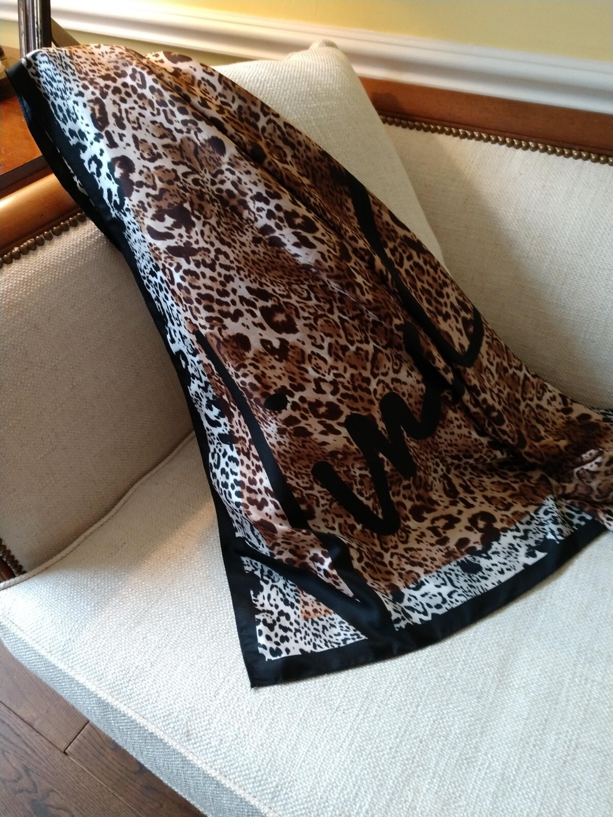 Vince Camuto Leopard Print Designer Signature Scarf 34 x 36 inch – New with tags