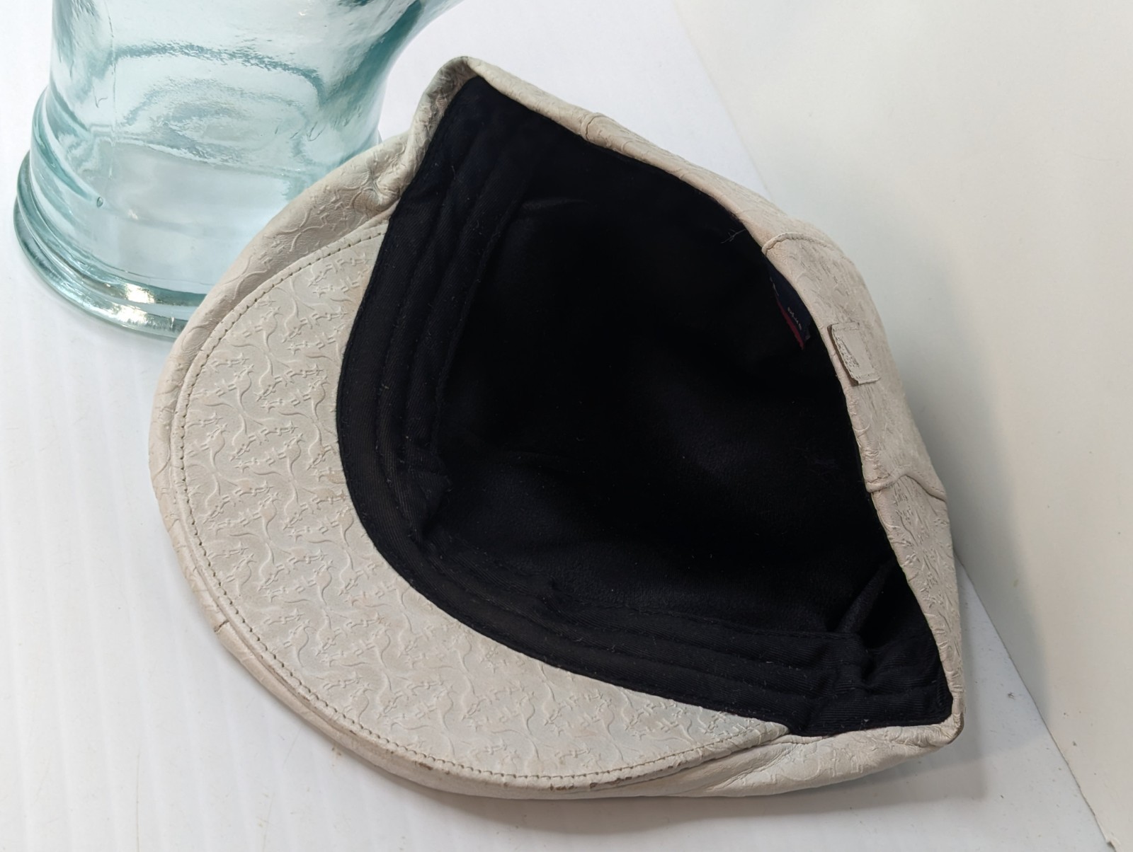 Kangol Kanganude Emb White Leather Flat Hat Cap Kangaroo Print Size Medium RARE