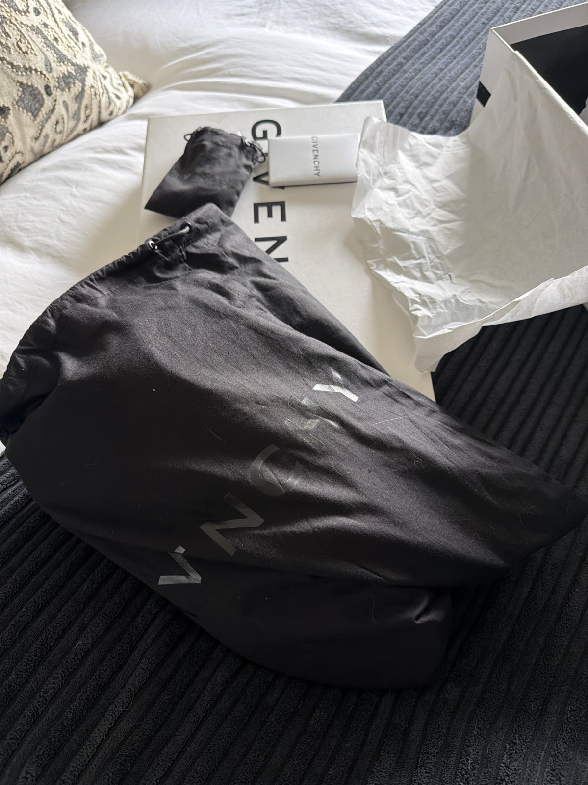 GIVENCHY – Black/Silvery City Low Top Sneakers – EU 44/US 11 – AUTHENTIC